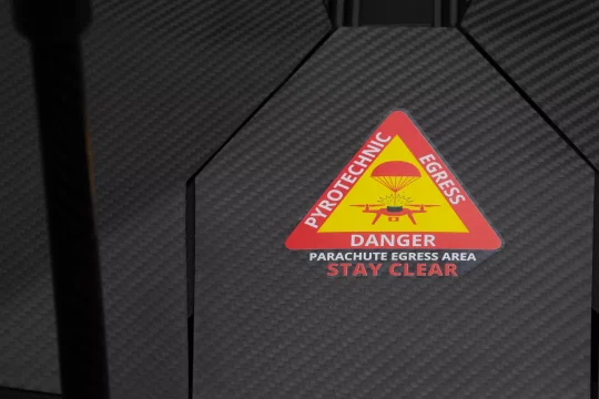 K čemu slouží padák u dronů?