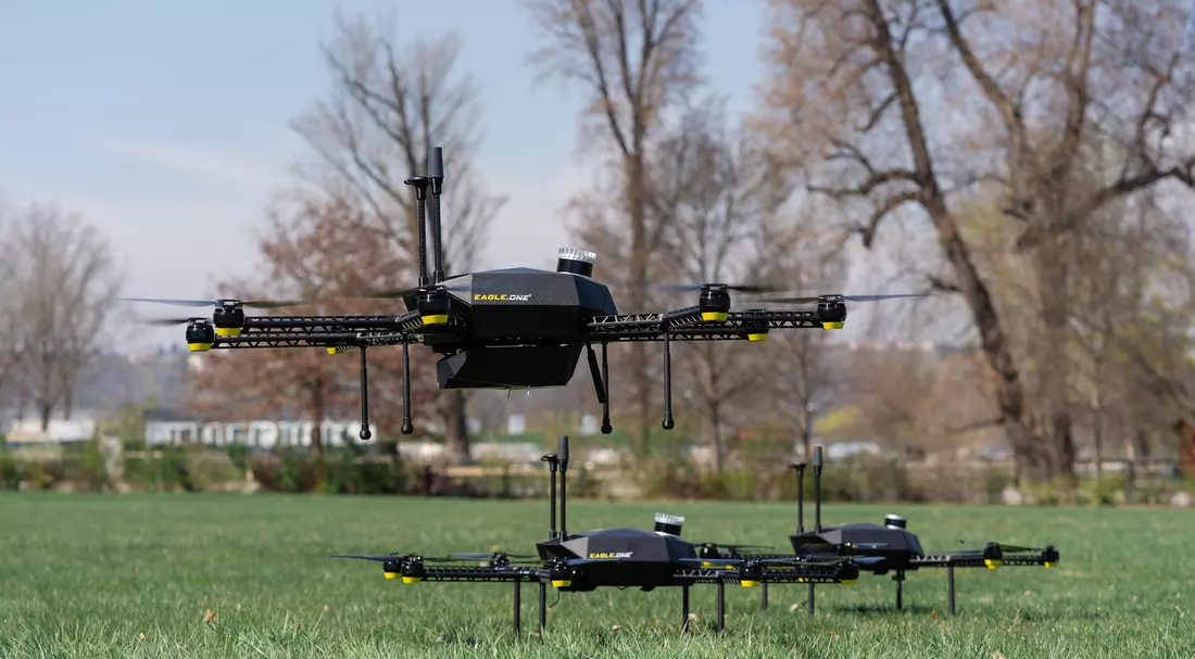 Lovec dronů detekuje drona ve vzduchu