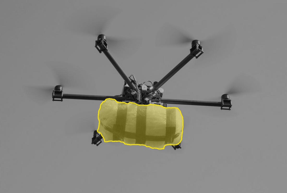 Dron pašujicí balíček zakázaných látek do vězení