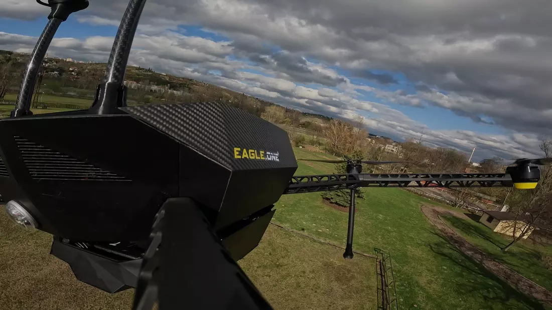 Lovec dronů sám detekuje cíl ve vzduchu pomocí palubních senzorů