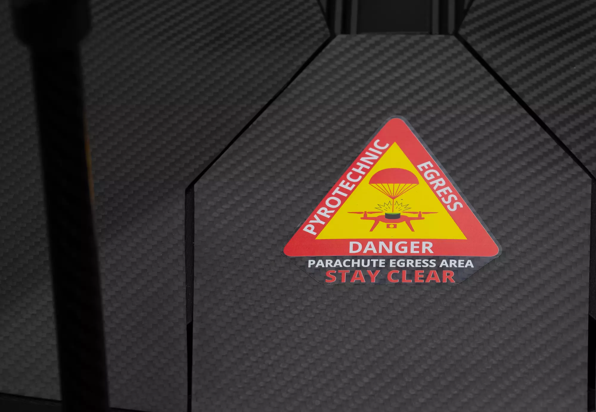 Padákový systém vystřelený při nouzovém stavu