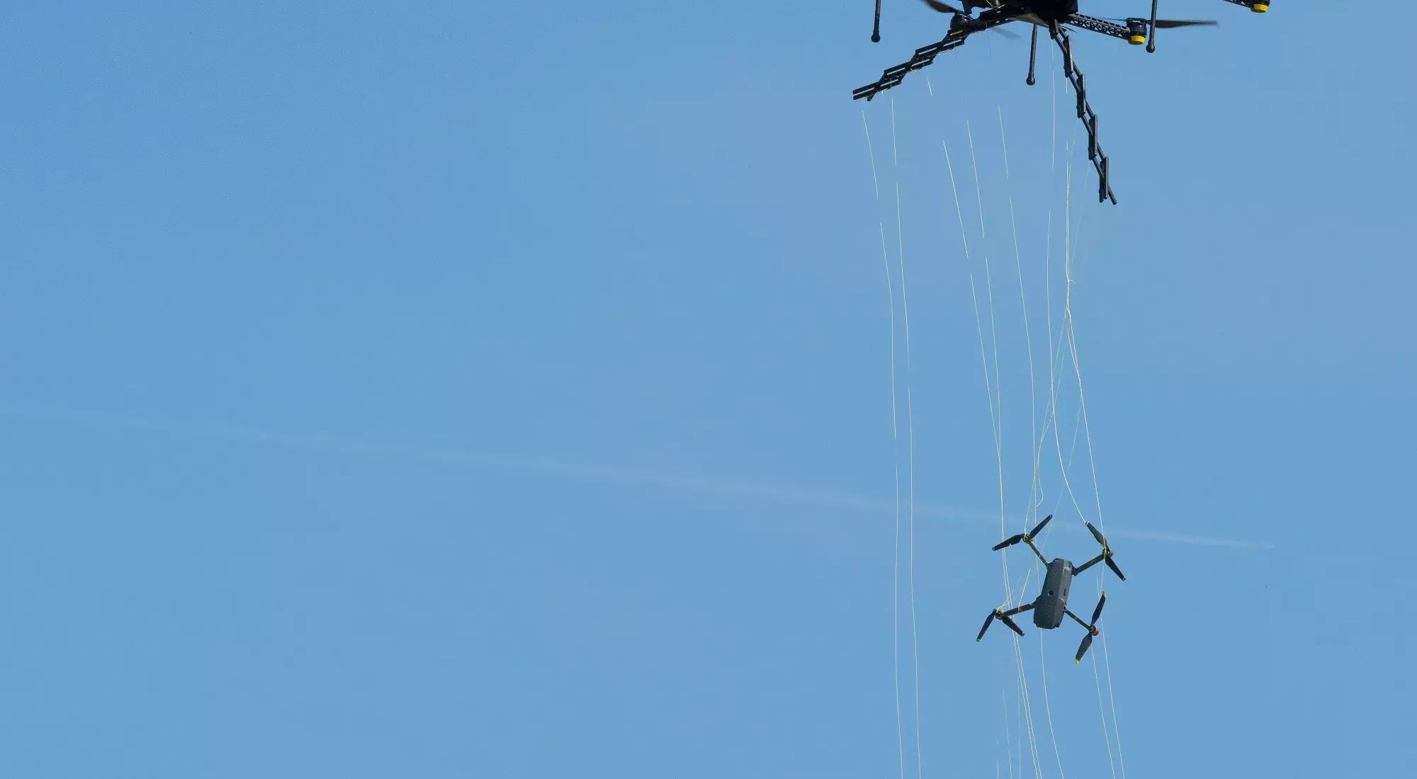 EAGLE.ONE vystřelující síť při odchytu vetřelce